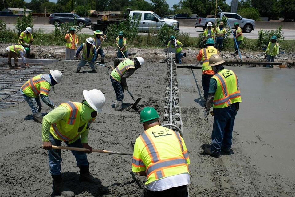 Houston-area construction worker collapses, dies in extreme heat