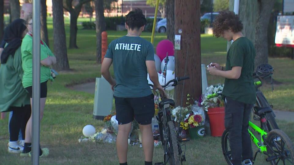 Cinco Ranch community mourns student killed in wreck while riding bike to school