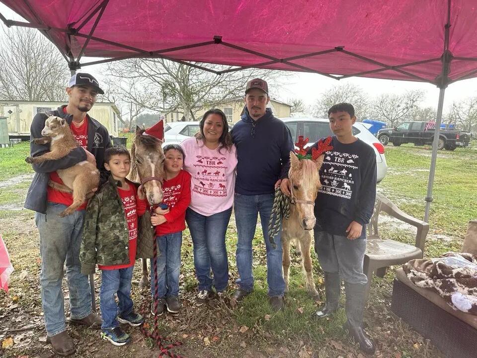 ‘It was like a little girl’s dream’: Houston-area farm brings ponies, petting zoo to birthday parties