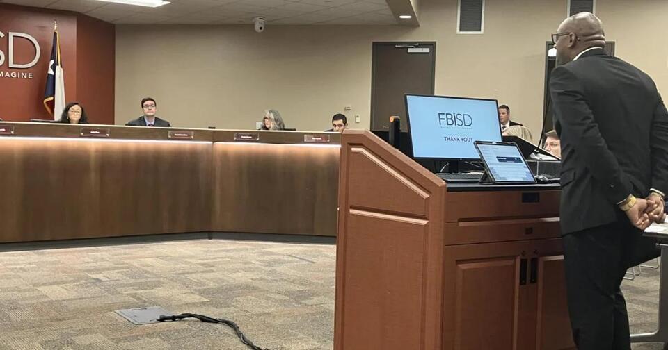 Speakers demand removal of ‘pornographic’ books from Fort Bend ISD libraries