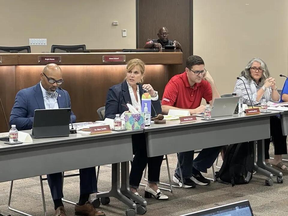 Fort Bend ISD board discusses proposed policy that would have superintendent decide when to remove books