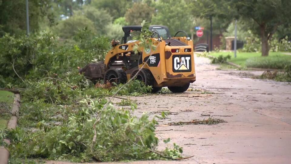 Houston area begins clean up after Beryl pushes through