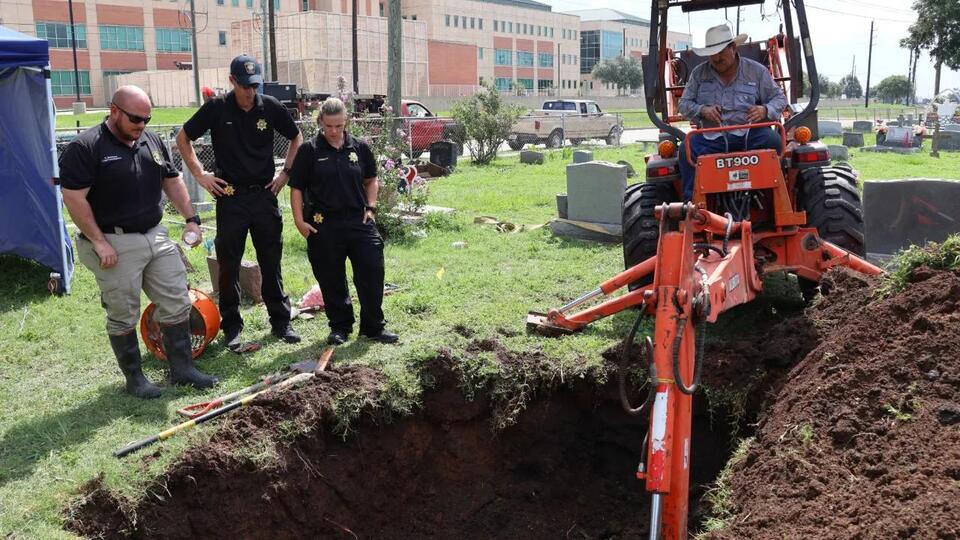 Cold case reopened 60 years later in Fort Bend County, remains exhumed