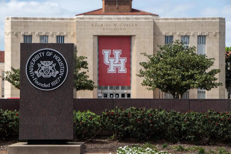 Fort Bend adds University of Houston to downtown commuter bus route